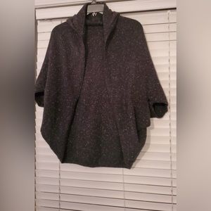 Van's ladies short sleeve hoodie cardigan is a size XS.